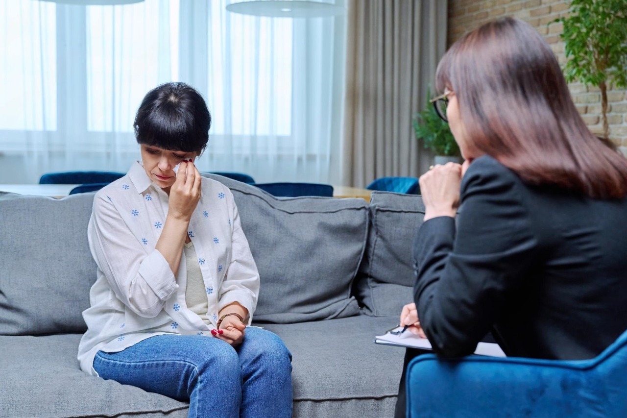 mature-woman-therapy-meeting-with-psychologist_116407-31671 Waverley Counselling | Youth Mentoring in Wheelers Hill